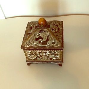 Curio box with matching lid. 5 1/2 x 5 1/2 “